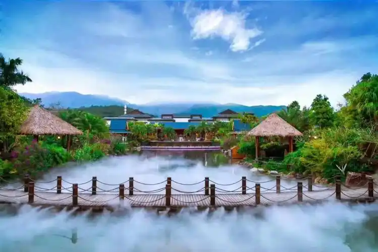 丰水底山温泉庄园位于赤石镇明热公路,地处深汕特别合作区核心,环境