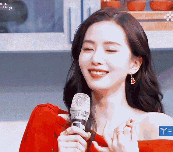 哇 今晚刘诗诗好甜啊,盯着刘涛笑的眯起眼睛也不1了哈哈哈哈哈哈哈哈