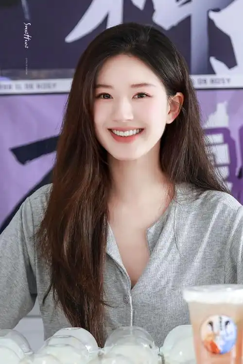 赵露思神隐##赵露思打卡杀青应援花墙