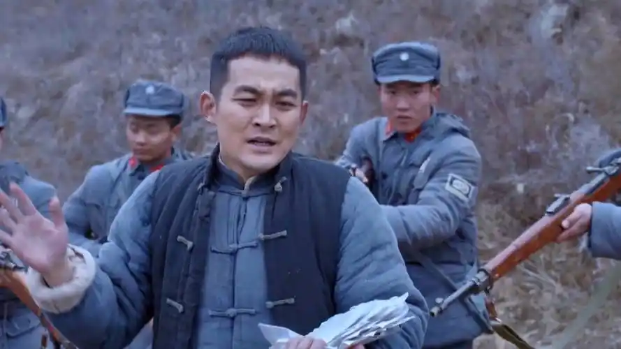 烽火抗大:被国军俘虏,帅小伙惨遭暴打,这下小命不保了-影视综视频