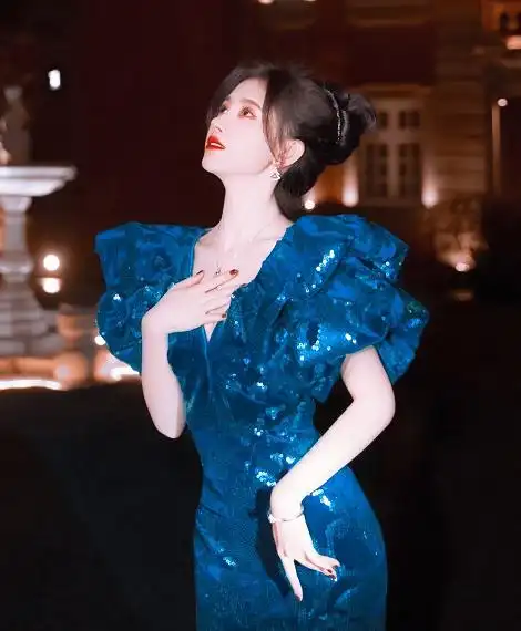 微博之夜滤镜有多强看到鞠婧祎礼服颜色的变化原谅我眼瞎