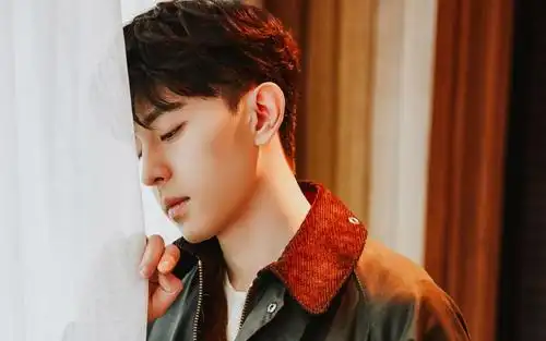 阳光男孩邓伦帅气写真