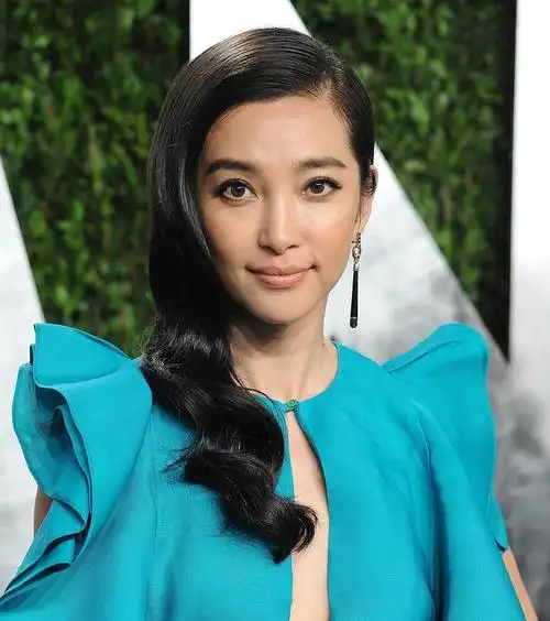 李冰冰写满一脸的微笑一脸的从容一身的爽净一身的甜意