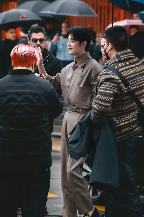 肖战米兰应援##高奢给肖战手写邀请函##肖战粉丝狂喜##肖战今天看两场