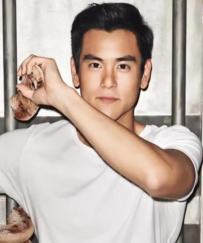 彭于晏微博之夜风波背后的娱乐圈规则与资本游戏 彭于晏在《红毯先生