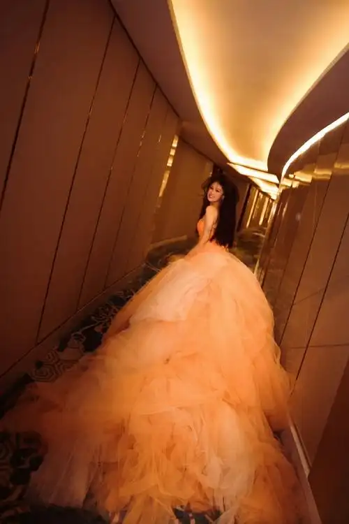 袁娅维红毯高定战袍