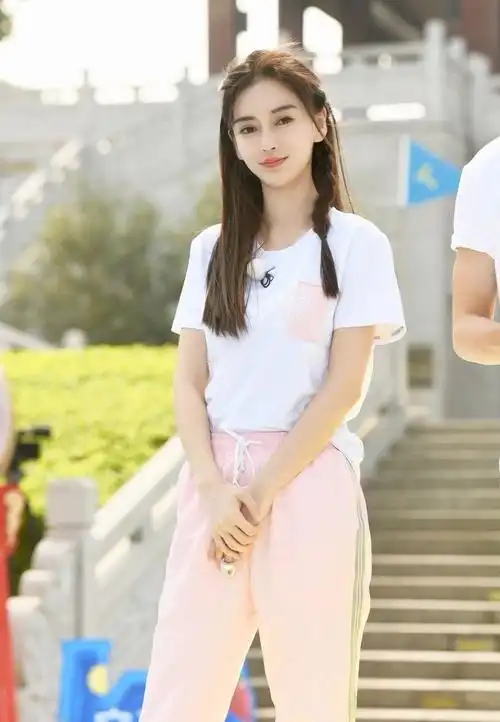 baby跑男路透照曝光,团宠地位疑似收到挑战