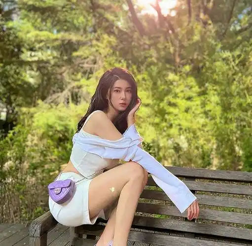 刘晓宇前女友大晒美照:白色短裤秀大长腿 晓宇后悔分手了吗?