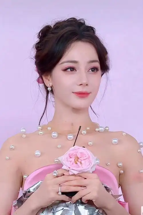 这么可爱的迪丽热巴,不能我一个人独享!|美女|女明星_网易订阅