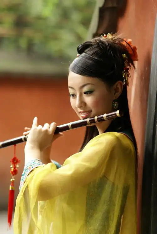 在 笛子的学习过程中,运气是吹奏中非常重要的一个技法,是吹出笛子强