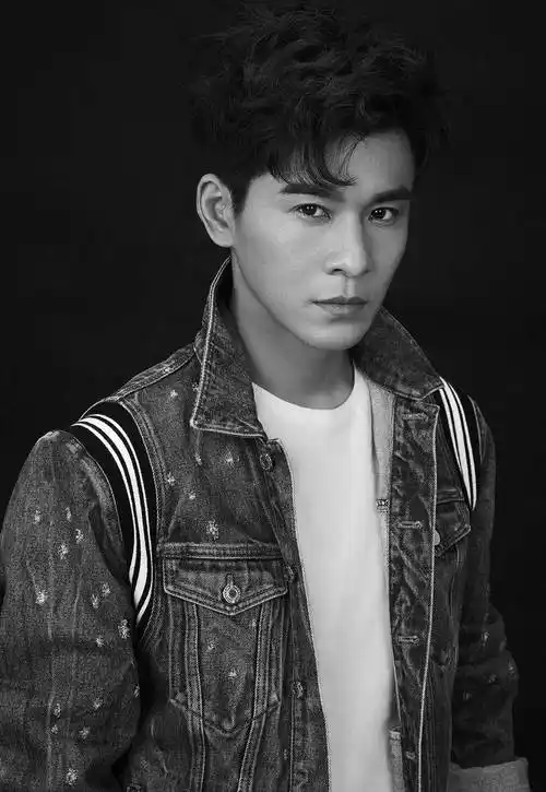 原创古装男神乔振宇与王丽坤秘恋八年无果转身娶了小八岁娇妻