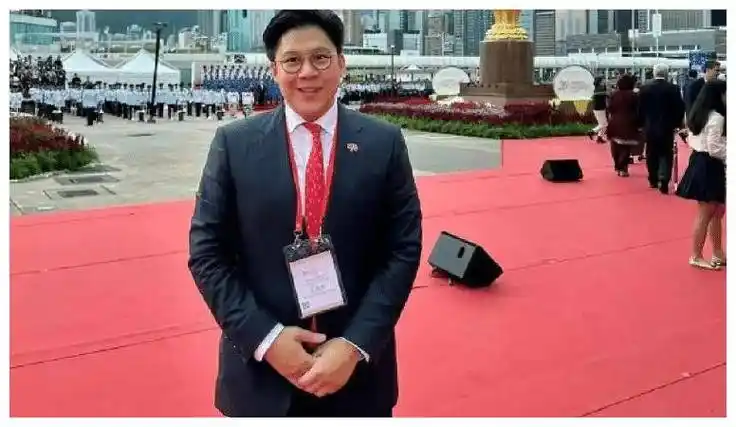 咱说实话,近些年的霍启刚,个人发展是越来越好了!目前,他身兼数职!