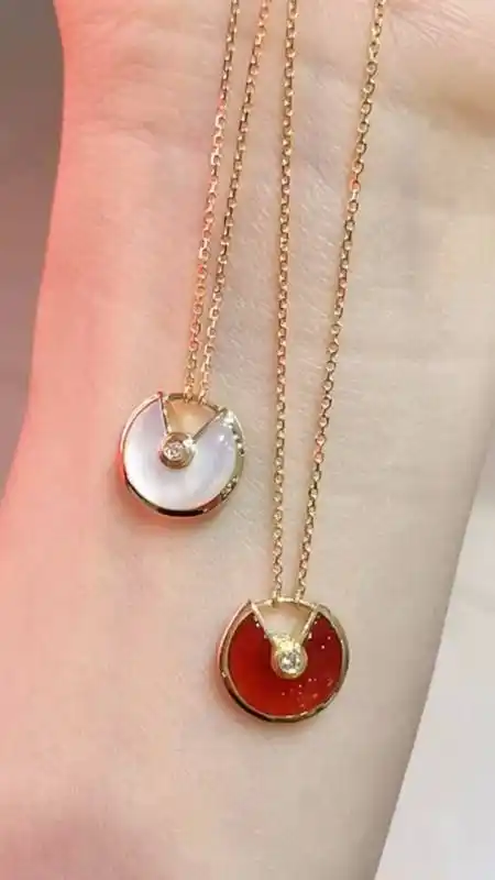 卡地亚护身符项链 18k黄金镶嵌钻石,红玉髓,白贝母#卡地亚项链#高端