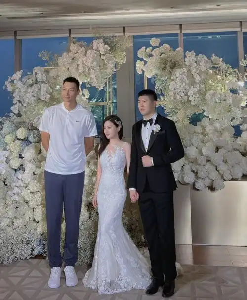 王薪凯妻子发博晒照自己精心设计和策划的婚礼圆满完成