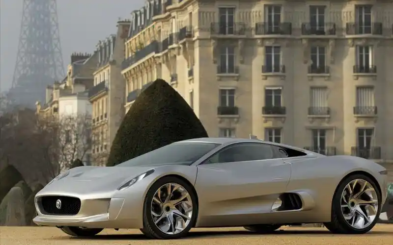 jaguar捷豹三厢跑车桌面壁纸