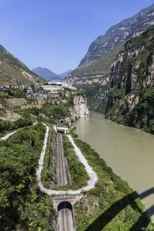 金口河大峡谷也是值得一去的地方