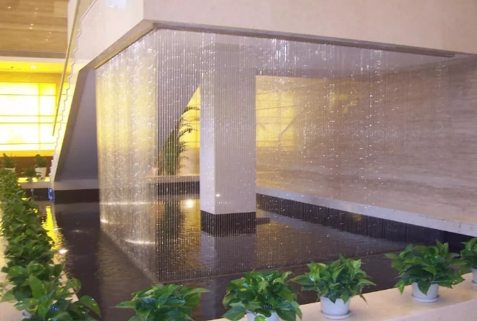 水景的景观结构设计以及造型设计等方面,都要照顾到室内的环境特点.