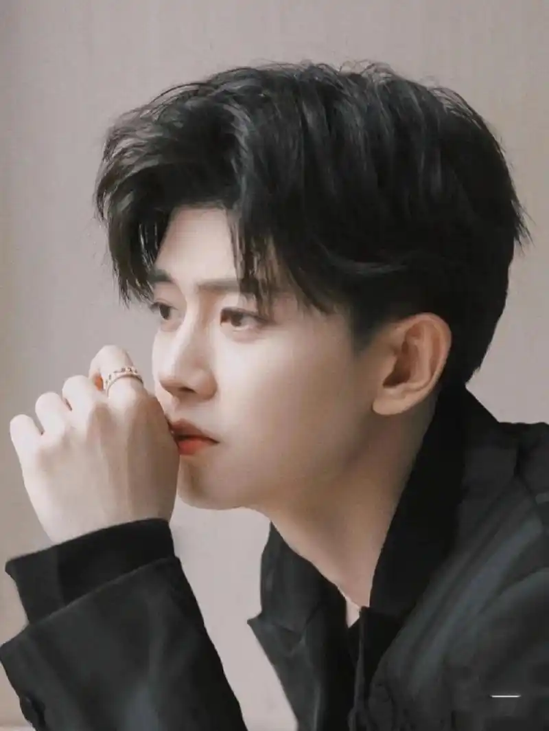 任嘉伦图片来了