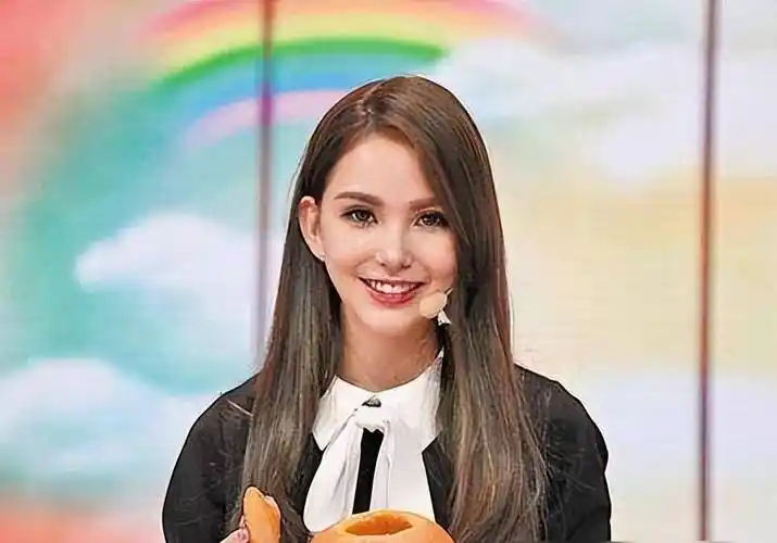 昆凌:靠假哭博同情,碰瓷侯佩岑,她是如何从"打工妹"逆袭成功_周杰伦