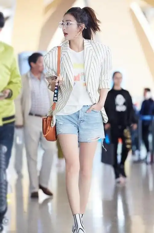 秦岚马苏同穿短裤身高一样差距却很大终于知道保持身材多重要