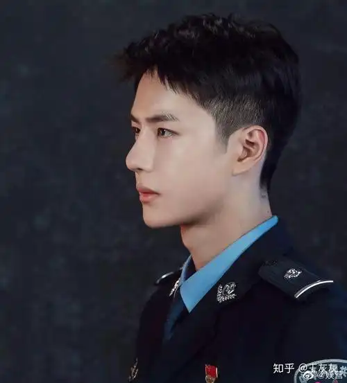 有没有王一博的军装照片