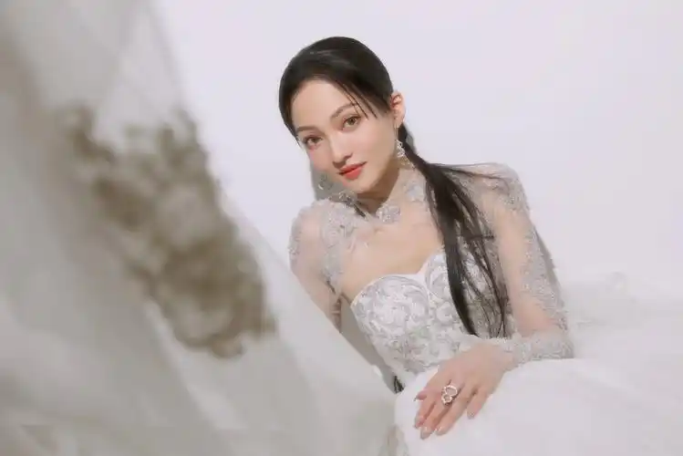 张韶涵佩戴qeelin披星辰大海