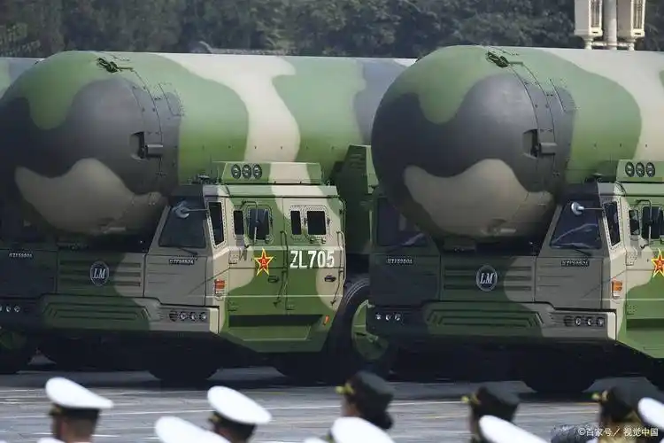 "东风快递"引国外网友热议,美国网友嘴硬说是我们偷别人的_导弹_国家