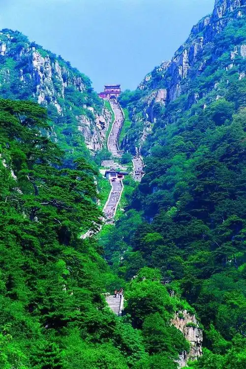 "中国山峰之美:十座必去爬的山,你爬过几座?