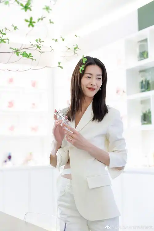 宝格丽香氛遇见另一个我##白衬衫香水##刘雯宝格丽香氛亚太区代言