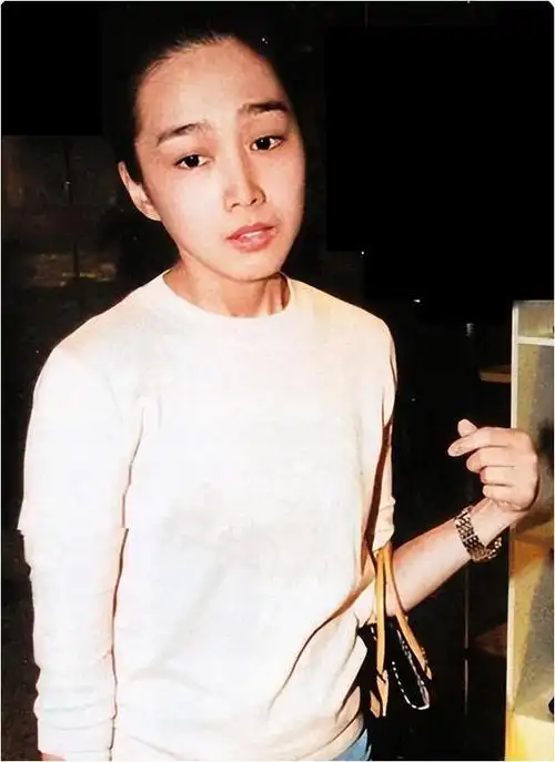 朱丽倩亿万身家陪嫁刘德华,46岁勇闯高龄产子,如今幸福美满!