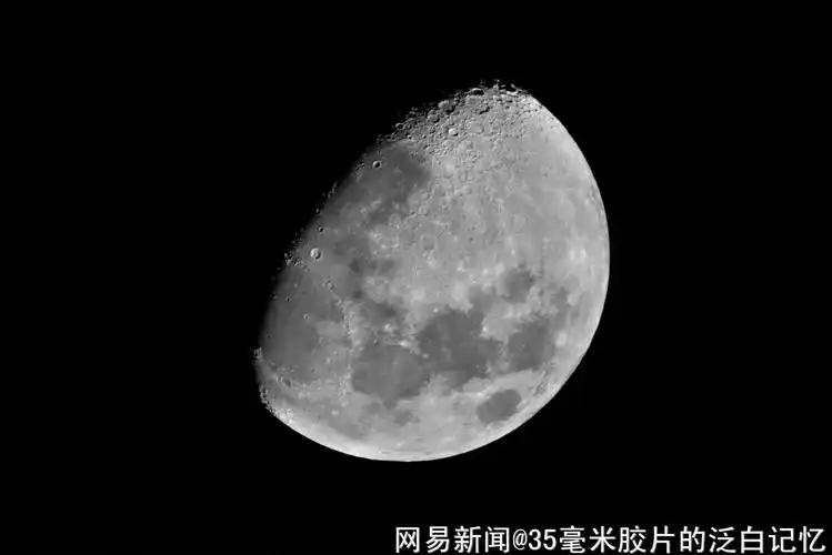 来看昨晚凌晨两点用天文望远镜实拍的土星