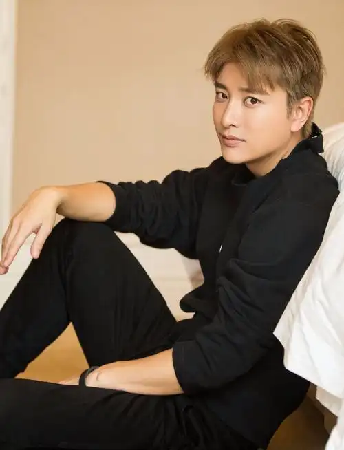 贾乃亮演绎高冷男神,网友直呼帅炸天际,太期待