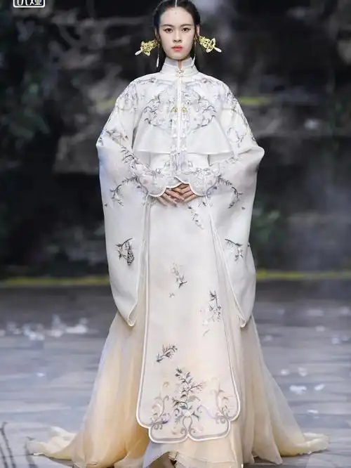 国际时装周9月3日正式开始首场由盖娅传说开场#中国国际时装周  #模特