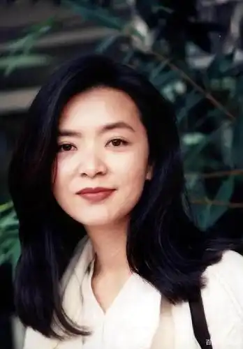 "小龙女"陈玉莲近照,60岁模样大变认不出,但皮肤白皙气质依旧