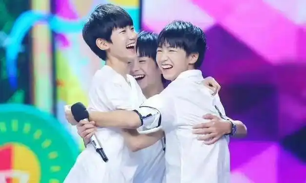 tfboys合体录综艺?蔡徐坤被亚当兰伯特掰弯?鞠婧祎又整容了?