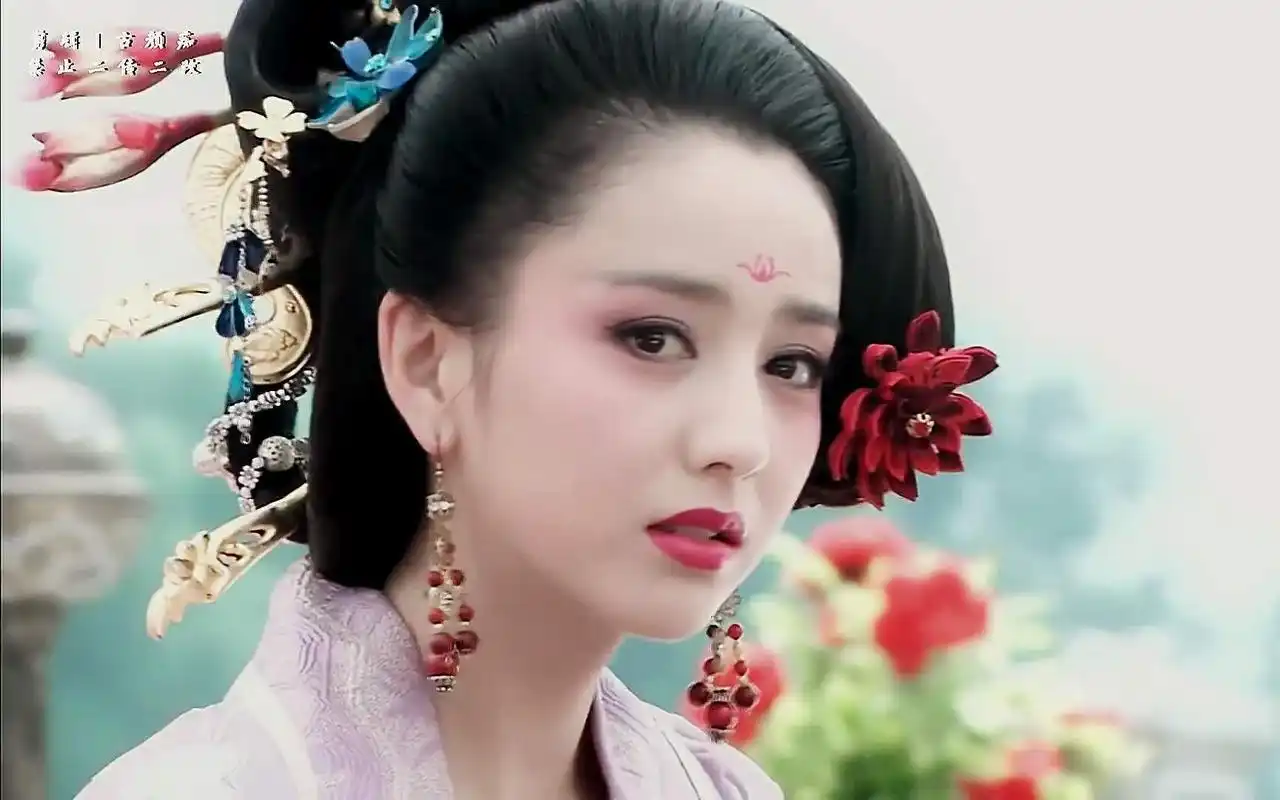 佟丽娅古装群像笑颜如花绽玉音婉流转赠何书烟