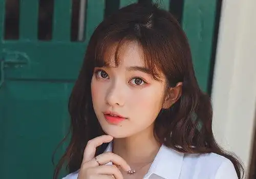 圆脸女生今年适合什么刘海 圆脸女生梳这5款刘海发型甜美又时尚