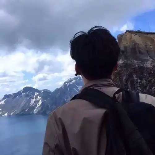 湖边,心情,人物,壁纸男生一个人的孤单背影图片伤感男生头像头像孤独