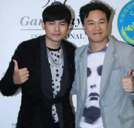 【图】周杰伦陈赫将与玩家对战 陈赫"强拆"筷子兄弟