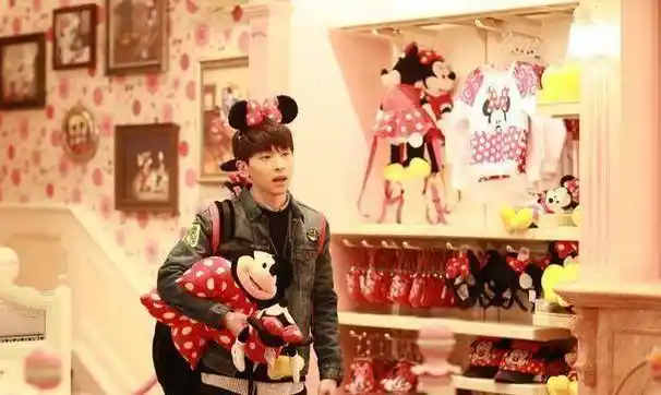 不知,邓伦工作室看到破坏队形后的局面,感到高兴的同时,也感到心颤颤