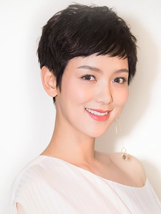 李晓峰长这样他前妻叫张蕊,是一个造型师而且2018年在拍《我的真朋友