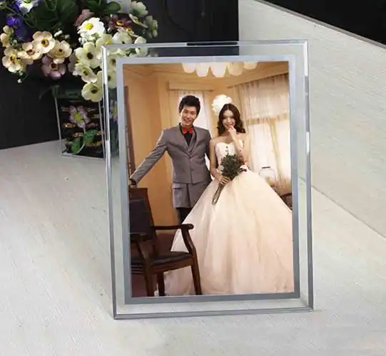 婚纱照水晶相框装修效果图