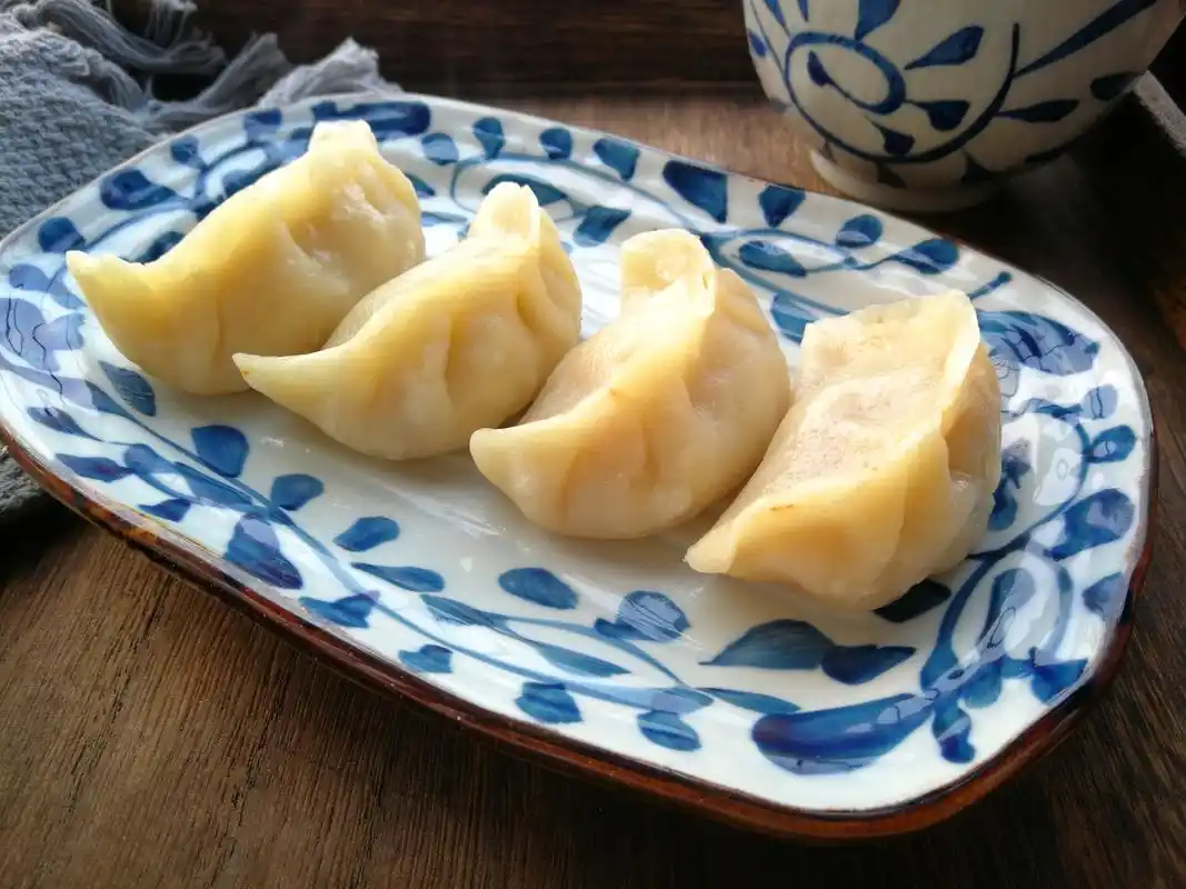 蒸饺好不好吃,和面调馅都是关键,咬一口鲜嫩多汁,越吃越想吃