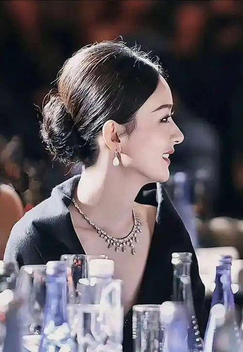 看了赵丽颖的侧脸,才知道这种"鼻子"有多完美!_比例_面部_美女