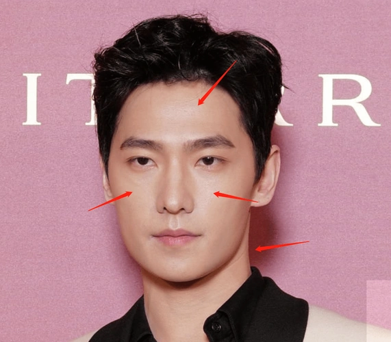 曝杨洋红毯生图,肤黄泛油,面容憔悴眼无光,网友:恋爱谈多了_镜头_状态