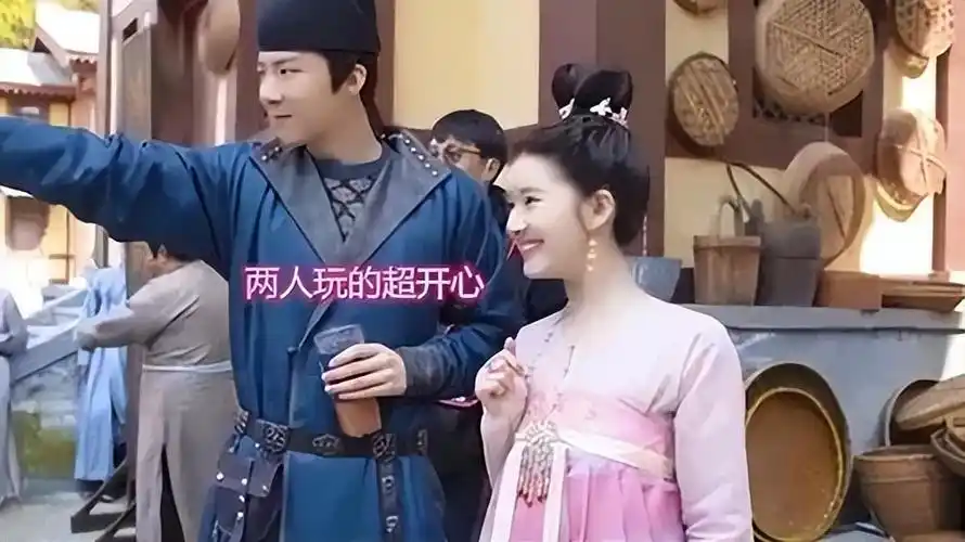 赵露思刘宇宁疑似恋情曝光,被曝同游迪士尼,同看烟花用配套bgm