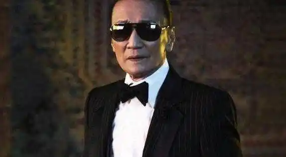 原创风流公子84岁谢贤养了她12年却分道扬镳如今生活变样判若两人