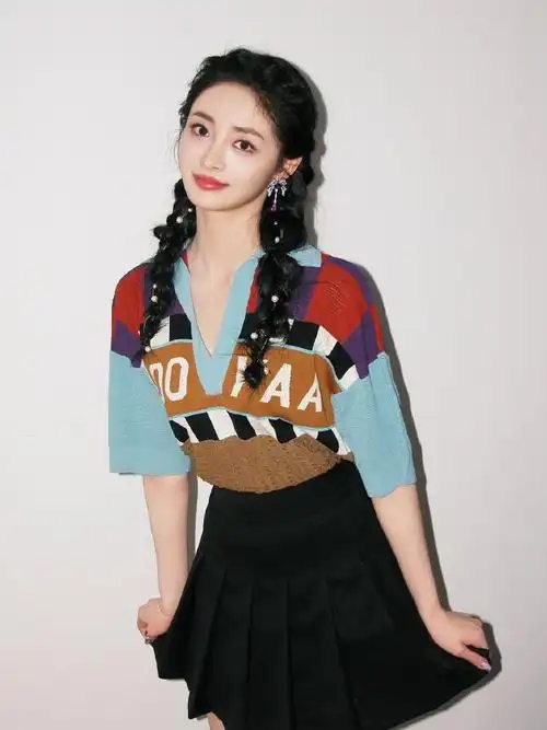 iro21566上衣:乌丫uooyaa短裙:phism"是双马尾小琼呀@周洁琼