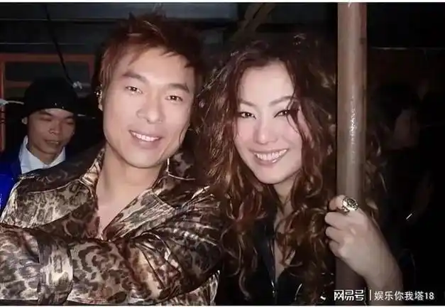 51岁的郑秀文与许志安同框还是这么美