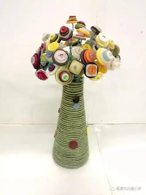 【班级特色】小纽扣,大乾坤 —三年二班纽扣画